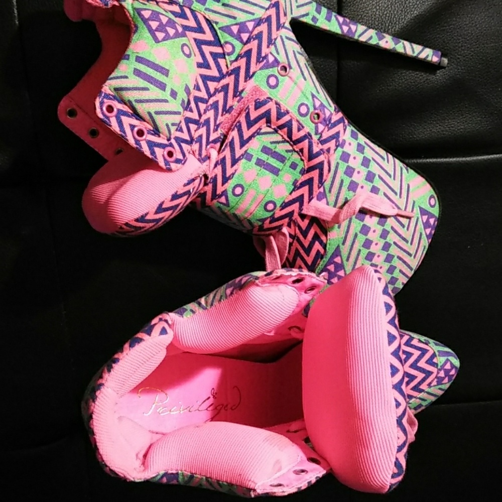 Boots - Picture 3 of 5